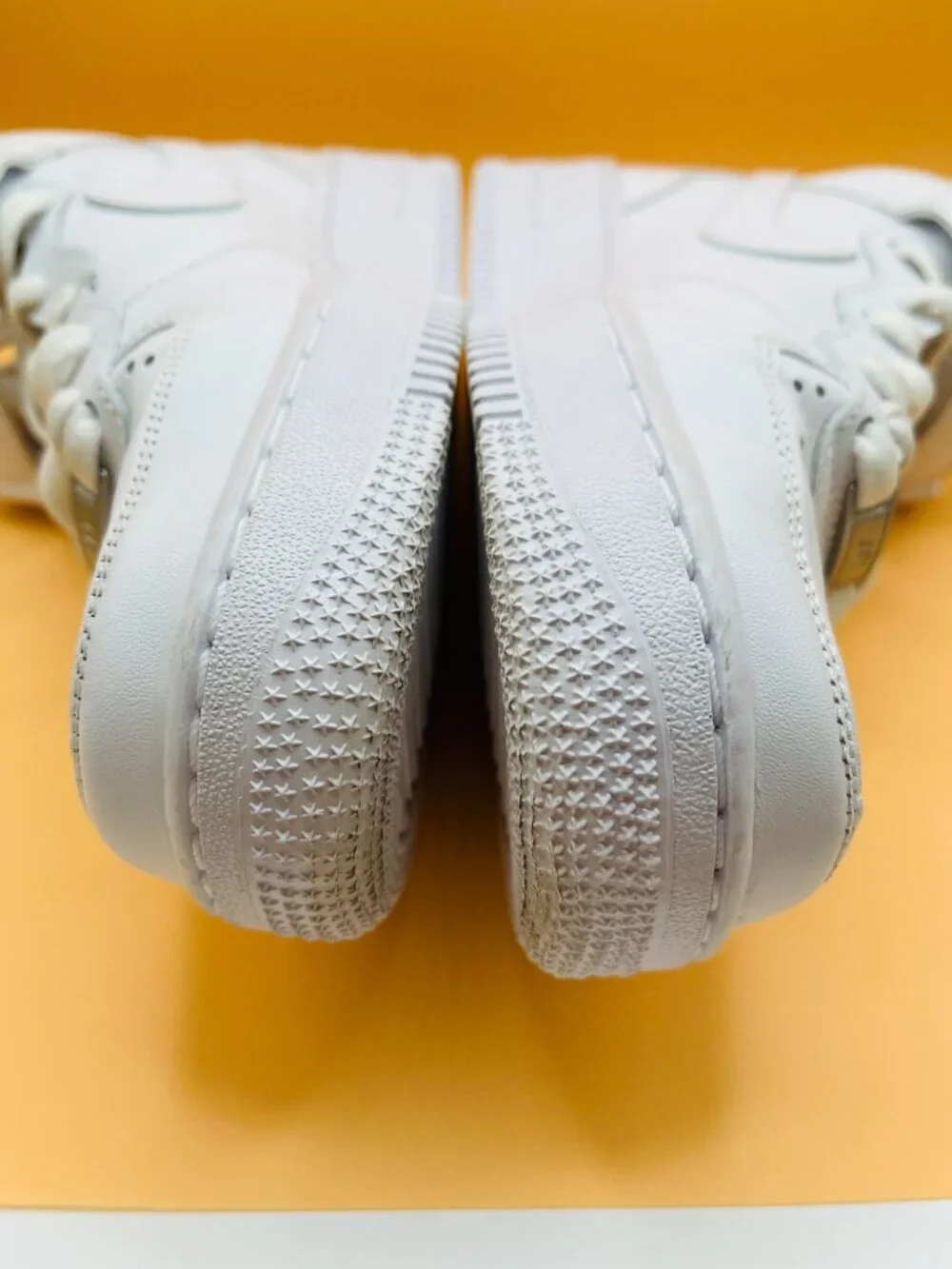 Nike Women's Air Force 1 '07 Mid Top 